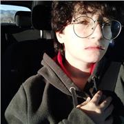Soy Luca, un joven que busca dar clases a niños que lo necesiten.